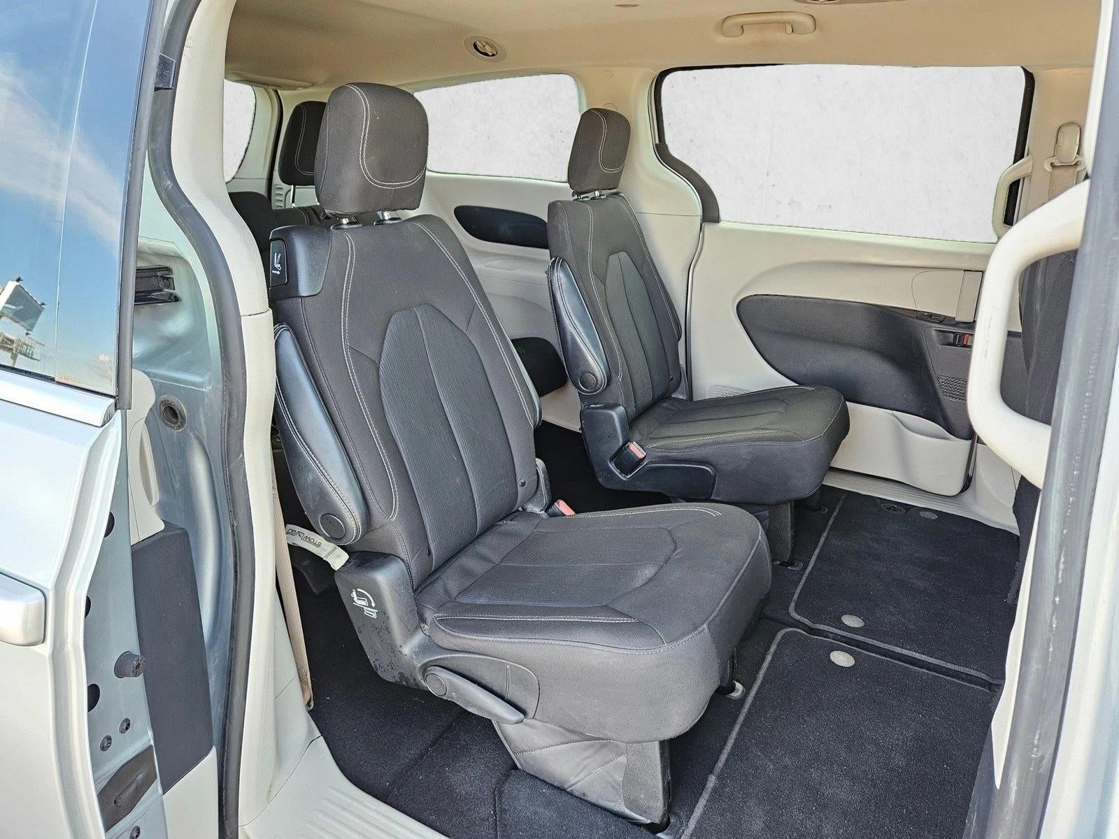 2022 Chrysler Voyager LX