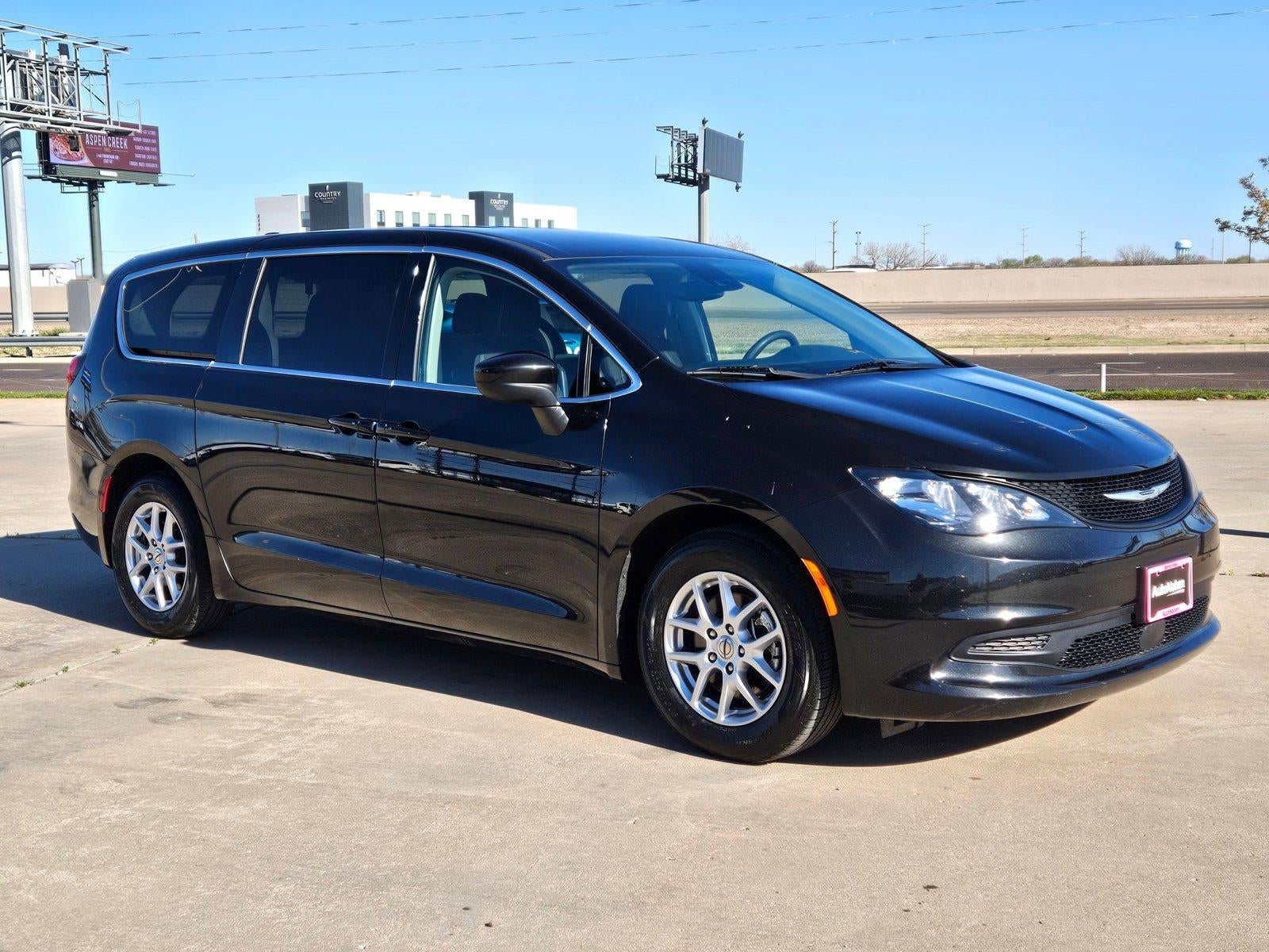 2023 Chrysler Voyager LX