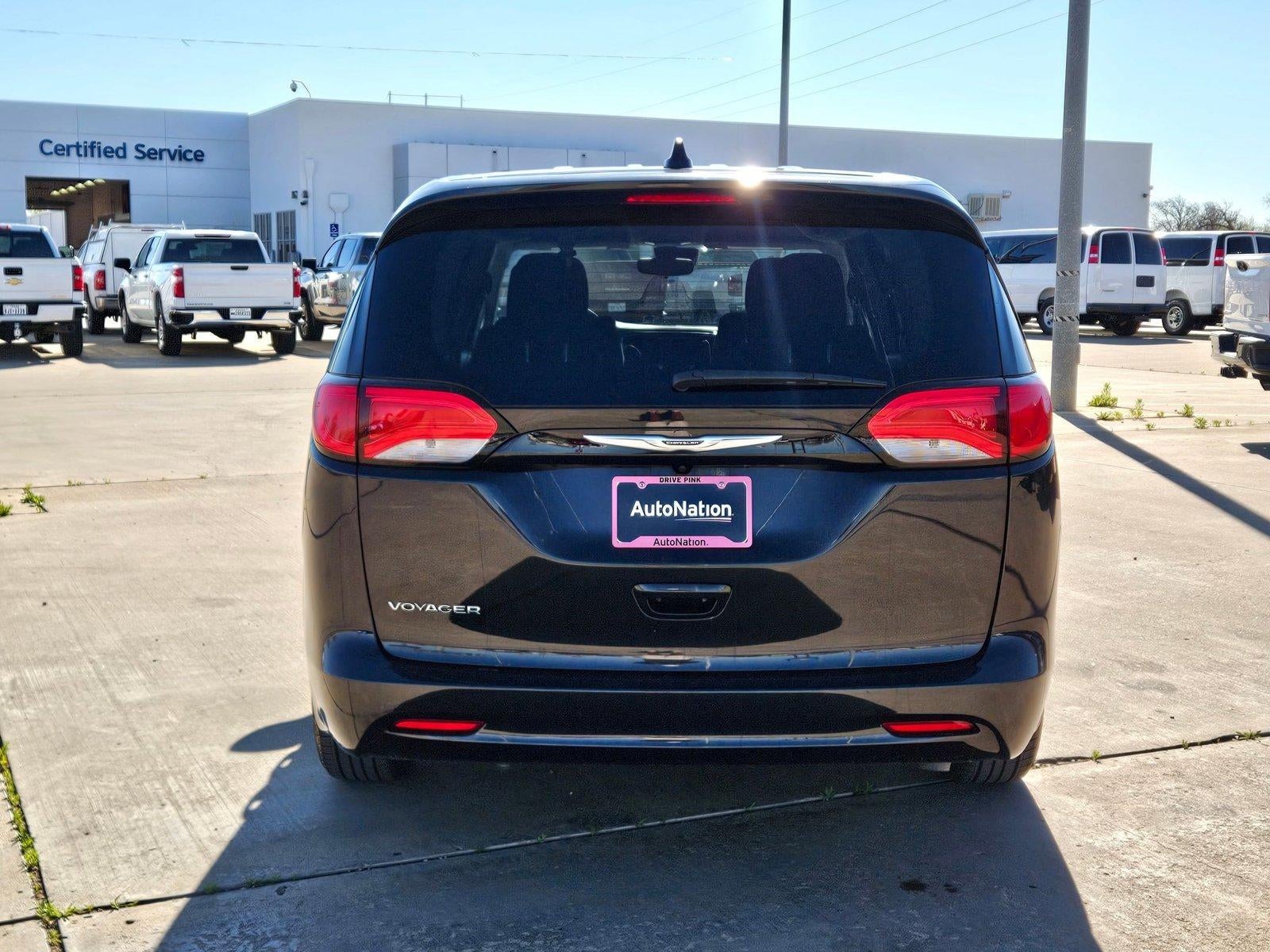 2023 Chrysler Voyager LX