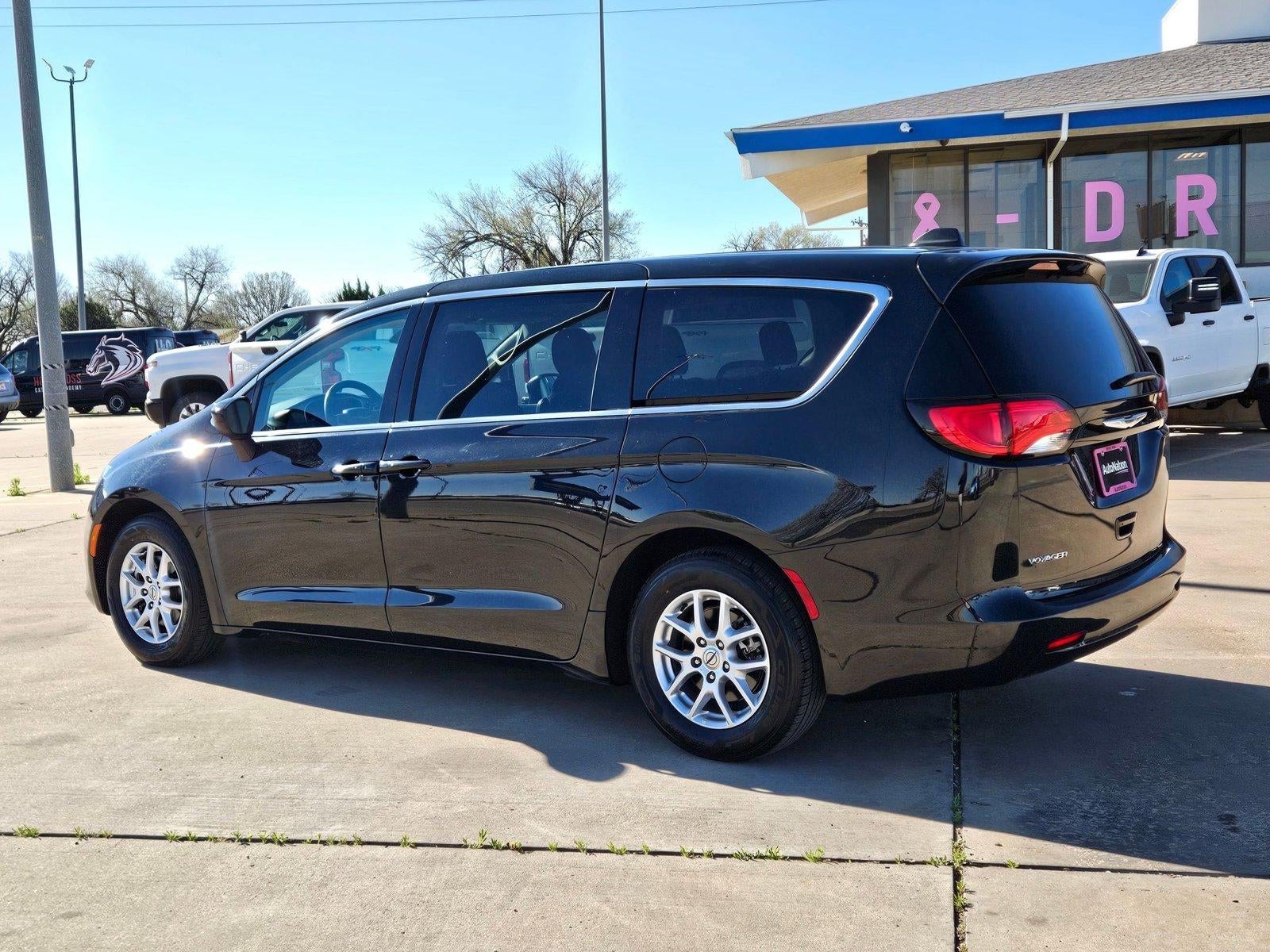 2023 Chrysler Voyager LX