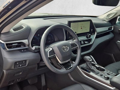 2025 Toyota Highlander LE