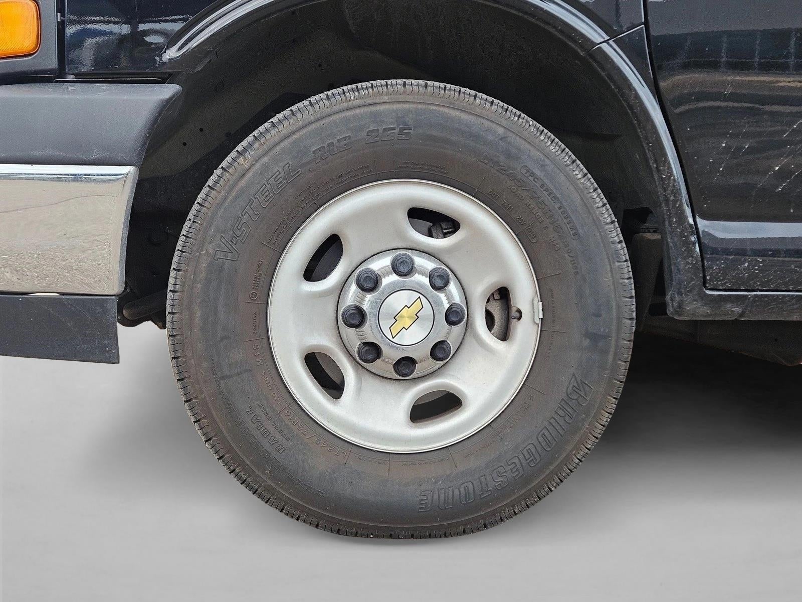 2024 Chevrolet Express Passenger 2500 1LT