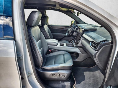 2025 GMC Acadia AT4