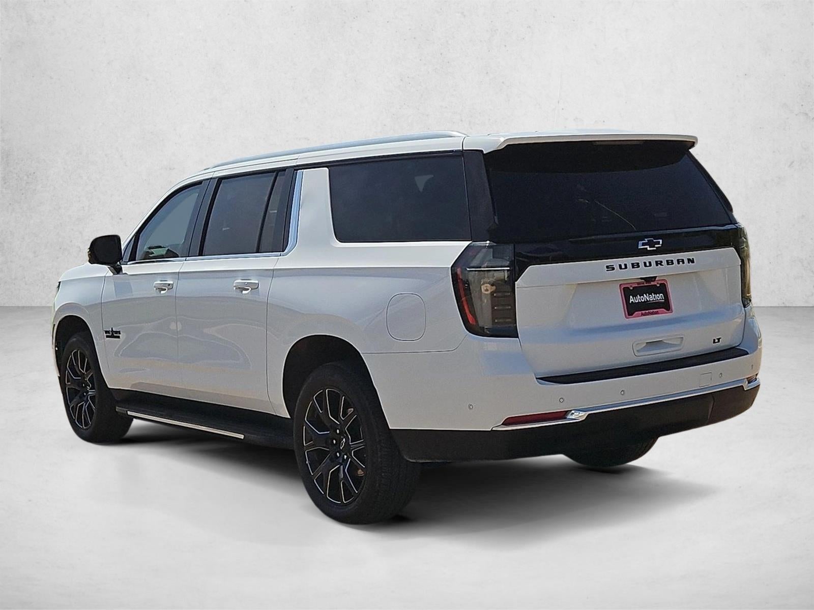 2025 Chevrolet Suburban LT - Photo 8