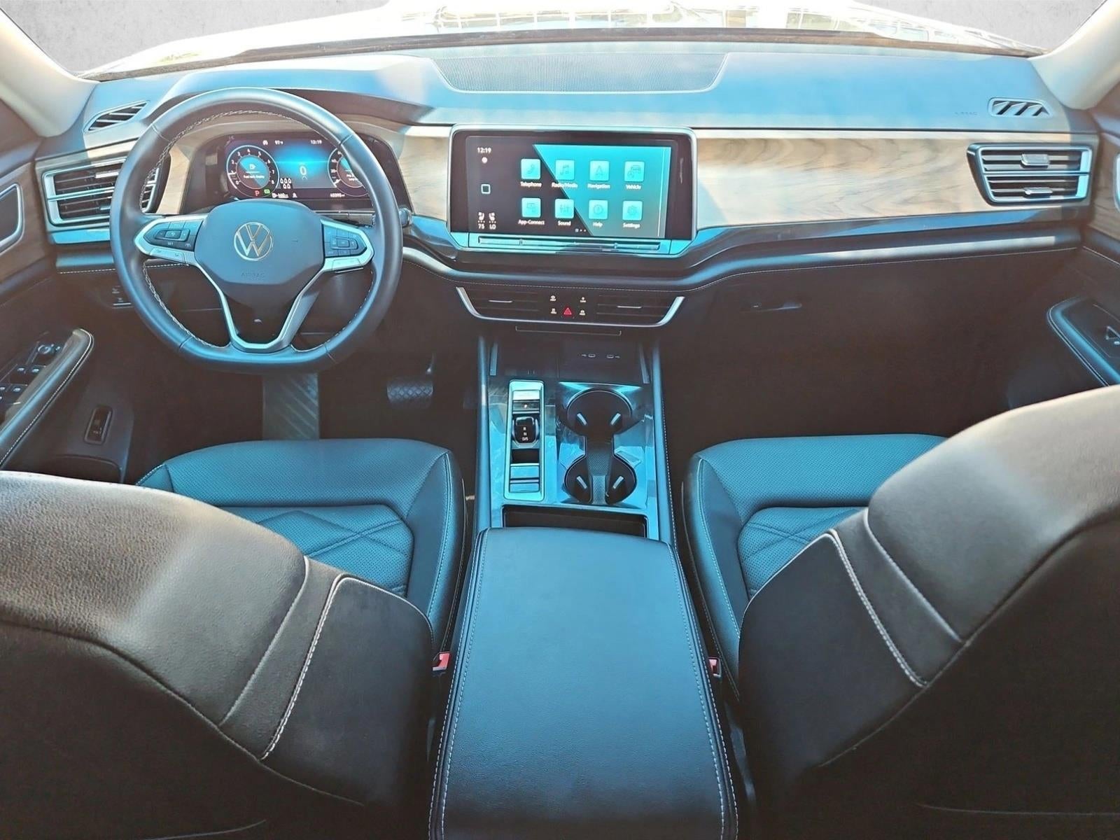 2025 Volkswagen Atlas 2.0T SE w/Technology