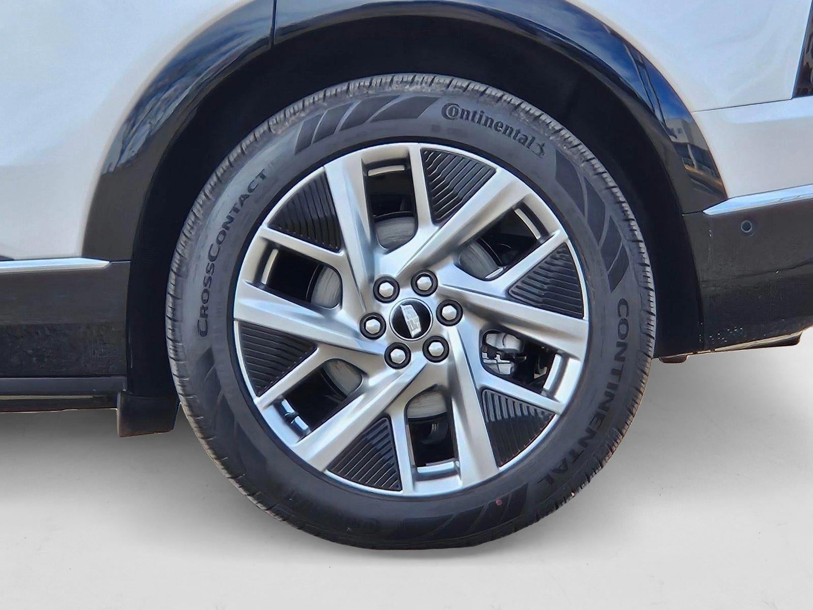 2025 Cadillac OPTIQ Luxury 1