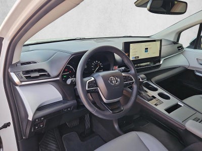 2025 Toyota Sienna XLE