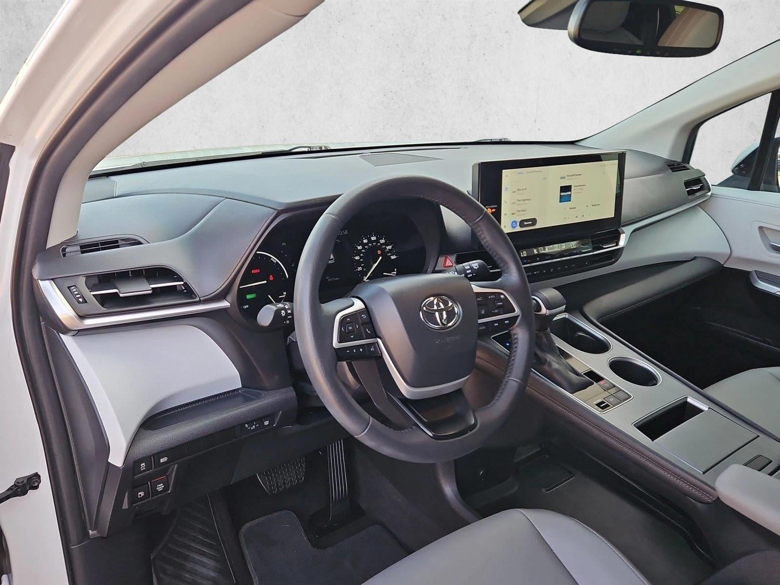 2025 Toyota Sienna XLE