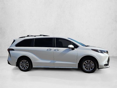 2025 Toyota Sienna XLE
